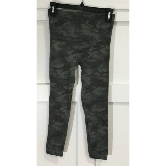 Spanx Leggings Pants Women’s Size M Color Camo Gray Seamless Cropped - Picture 2 of 8